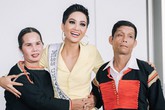 Xúc động hình ảnh lam lũ của bố mẹ H'hen Niê sau hào quang Top 5 Hoa hậu Hoàn vũ Xúc động hình ảnh lam lũ của bố mẹ H'hen Niê sau hào quang Top 5 Hoa hậu Hoàn vũ