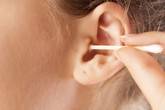 Lấy ráy tai rất... đã nhưng chớ nên làm! Lấy ráy tai rất... đã nhưng chớ nên làm!