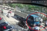 Clip ô tô mở cửa bất cẩn khiến người đi xe máy bị ô tô tải đâm trúng Clip ô tô mở cửa bất cẩn khiến người đi xe máy bị ô tô tải đâm trúng