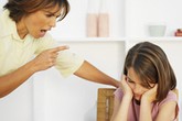 Lạm dụng tình cảm trẻ em - Bệnh dịch thầm lặng trong gia đình (1): Chuyện một bà mẹ ghét cay ghét đắng đứa con gái Lạm dụng tình cảm trẻ em - Bệnh dịch thầm lặng trong gia đình (1): Chuyện một bà mẹ ghét cay ghét đắng đứa con gái