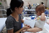 Rớt nước mắt trước hình ảnh bé gái bị phù cơ thể vì hội chứng thực bào máu Rớt nước mắt trước hình ảnh bé gái bị phù cơ thể vì hội chứng thực bào máu