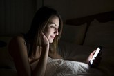 Ứng dụng giúp bảo vệ sức khỏe đôi mắt khi sử dụng smartphone vào ban đêm Ứng dụng giúp bảo vệ sức khỏe đôi mắt khi sử dụng smartphone vào ban đêm