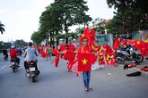 Đỏ rực các tuyến đường hướng về sân Mỹ Đình Đỏ rực các tuyến đường hướng về sân Mỹ Đình
