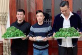 Lộ ảnh Cường Đô La bê tráp qua ăn hỏi tại nhà Đàm Thu Trang? Lộ ảnh Cường Đô La bê tráp qua ăn hỏi tại nhà Đàm Thu Trang?
