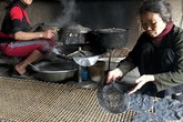 Bánh đa làng nghề 300 năm thơm nức mũi, Việt kiều Đức thích mê Bánh đa làng nghề 300 năm thơm nức mũi, Việt kiều Đức thích mê
