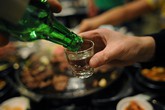 Chồng đau đầu sau khi "oanh tạc" rượu bia, chị em đừng dại cho chồng uống những món này Chồng đau đầu sau khi "oanh tạc" rượu bia, chị em đừng dại cho chồng uống những món này