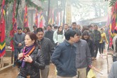 Dòng người đội mưa cầu may trước ngày mở “cửa trời” trên đỉnh ngàn Nưa Dòng người đội mưa cầu may trước ngày mở “cửa trời” trên đỉnh ngàn Nưa