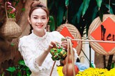 Minh Hằng bày cả phố hoa trong nhà để chụp ảnh "tự sướng" Tết vừa qua Minh Hằng bày cả phố hoa trong nhà để chụp ảnh "tự sướng" Tết vừa qua