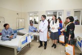 Tiếp thêm nguồn vui sống cho bệnh nhân ung thư Tiếp thêm nguồn vui sống cho bệnh nhân ung thư