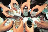 Tránh “chồng uống cạn, vợ gặp nạn” vì tiệc tùng cuối năm Tránh “chồng uống cạn, vợ gặp nạn” vì tiệc tùng cuối năm