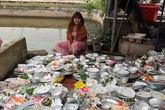 Nàng dâu giám đốc xúng xính váy áo ngồi rửa 50 mâm bát cỗ cưới Nàng dâu giám đốc xúng xính váy áo ngồi rửa 50 mâm bát cỗ cưới