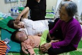 Vụ bé trai 2 tuổi bị bạo hành ở Nghệ An: Xót xa số phận hẩm hiu của 2 mẹ con Vụ bé trai 2 tuổi bị bạo hành ở Nghệ An: Xót xa số phận hẩm hiu của 2 mẹ con