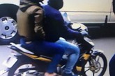 Camera an ninh nhận dạng 2 kẻ nghi dùng súng cướp ngân hàng ở TPHCM Camera an ninh nhận dạng 2 kẻ nghi dùng súng cướp ngân hàng ở TPHCM