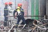Hà Nội: Cháy lớn tại khu chợ hơn 1000 m2 Hà Nội: Cháy lớn tại khu chợ hơn 1000 m2
