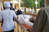 Chồng nguy kịch vì bị vợ tạt nước sôi vào người Chồng nguy kịch vì bị vợ tạt nước sôi vào người