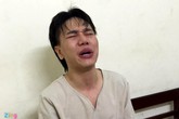 'Ca sĩ Châu Việt Cường ôm vợ khóc tại đồn công an' 'Ca sĩ Châu Việt Cường ôm vợ khóc tại đồn công an'