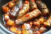Cá kho nước dừa đậm đà đưa cơm Cá kho nước dừa đậm đà đưa cơm