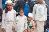 Bố mẹ lần lượt qua đời, cuộc sống 4 đứa trẻ dân tộc Nùng lay lắt từng ngày Bố mẹ lần lượt qua đời, cuộc sống 4 đứa trẻ dân tộc Nùng lay lắt từng ngày