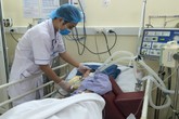 Đắp cao, lá chữa mụn, nhọt, một người đàn ông đối mặt cửa tử Đắp cao, lá chữa mụn, nhọt, một người đàn ông đối mặt cửa tử