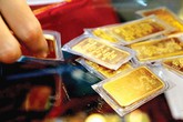 Giá vàng quay đầu giảm mạnh, người người đổ xô đi bán Giá vàng quay đầu giảm mạnh, người người đổ xô đi bán