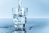 Người bệnh mãn tính có cơ hội dùng nước kiềm miễn phí Người bệnh mãn tính có cơ hội dùng nước kiềm miễn phí
