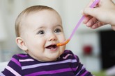 Cho muối vào đồ ăn dặm của trẻ, lợi hay hại? Cho muối vào đồ ăn dặm của trẻ, lợi hay hại?