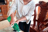 Bể nước ăn của người dân bị đổ thuốc diệt cỏ Bể nước ăn của người dân bị đổ thuốc diệt cỏ