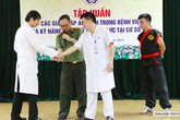 Chuyện lạ có thật: Bác sĩ liên tục bị hành hung, bệnh viện mời công an, võ sư về dạy tự vệ! Chuyện lạ có thật: Bác sĩ liên tục bị hành hung, bệnh viện mời công an, võ sư về dạy tự vệ!