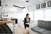 Đôi vợ chồng chi gần 1 tỷ mua xe buýt gỉ, ai cũng bảo "điên" đến khi thấy thành quả Đôi vợ chồng chi gần 1 tỷ mua xe buýt gỉ, ai cũng bảo "điên" đến khi thấy thành quả