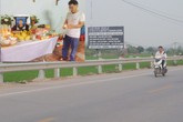 Nam sinh bị đánh hội đồng tử vong ở Hà Nội: Xót xa kẻ đầu bạc tiễn người đầu xanh Nam sinh bị đánh hội đồng tử vong ở Hà Nội: Xót xa kẻ đầu bạc tiễn người đầu xanh