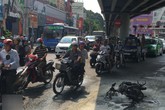 Bị CSGT lập biên bản do đi ngược chiều, nam thanh niên lập tức đốt xe máy rồi bỏ chạy Bị CSGT lập biên bản do đi ngược chiều, nam thanh niên lập tức đốt xe máy rồi bỏ chạy