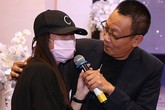 MC Lại Văn Sâm bất ngờ khi Lâm Vĩ Dạ đeo khẩu trang dự họp báo MC Lại Văn Sâm bất ngờ khi Lâm Vĩ Dạ đeo khẩu trang dự họp báo