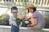 Vườn hoa 30 m2 trước sân nhà giúp MC Thanh Thảo xả stress Vườn hoa 30 m2 trước sân nhà giúp MC Thanh Thảo xả stress