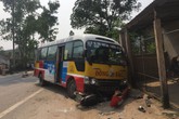 Tai nạn thảm khốc: Xe buýt tông 2 xe máy, 5 người thương vong Tai nạn thảm khốc: Xe buýt tông 2 xe máy, 5 người thương vong