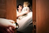 Nhập viện vì sốc khi phát hiện bí mật của "chồng điểm 10" Nhập viện vì sốc khi phát hiện bí mật của "chồng điểm 10"