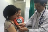 Chớm hè, bệnh tay - chân - miệng tăng đột biến Chớm hè, bệnh tay - chân - miệng tăng đột biến