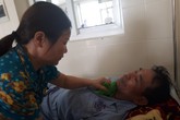 Xót xa cảnh hai vợ chồng ung thư chăm nhau ở viện Xót xa cảnh hai vợ chồng ung thư chăm nhau ở viện