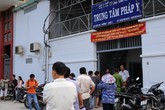 Vợ sắp cưới của 'hiệp sĩ' Nguyễn Hoàng Nam khóc ngất bên linh cữu của chồng Vợ sắp cưới của 'hiệp sĩ' Nguyễn Hoàng Nam khóc ngất bên linh cữu của chồng