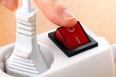 Quen tiết kiệm điện phản khoa học thế này, bảo sao tiền điện mỗi tháng cứ tăng “vùn vụt” Quen tiết kiệm điện phản khoa học thế này, bảo sao tiền điện mỗi tháng cứ tăng “vùn vụt”