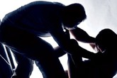 Phụ nữ làm gì khi “sống không nổi, bỏ cũng không xong”? Phụ nữ làm gì khi “sống không nổi, bỏ cũng không xong”?