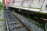 Nghệ An: Tàu hàng trật bánh lật nghiêng Nghệ An: Tàu hàng trật bánh lật nghiêng