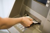 Các ngân hàng đồng loạt thông báo tăng phí rút tiền qua thẻ ATM Các ngân hàng đồng loạt thông báo tăng phí rút tiền qua thẻ ATM