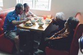 Người đàn bà rời cuộc sống nhung lụa, vào sống ở viện dưỡng lão Người đàn bà rời cuộc sống nhung lụa, vào sống ở viện dưỡng lão