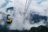 Fansipan mát như tủ lạnh, du khách tận hưởng một miền sung sướng chẳng muốn về Fansipan mát như tủ lạnh, du khách tận hưởng một miền sung sướng chẳng muốn về