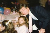 Ivanka đăng ảnh thời thơ ấu để chúc mừng sinh nhật Trump Ivanka đăng ảnh thời thơ ấu để chúc mừng sinh nhật Trump