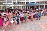 Hà Nội: Con chưa vào lớp 1, cha mẹ đã “toát mồ hôi” vì lo học luân phiên Hà Nội: Con chưa vào lớp 1, cha mẹ đã “toát mồ hôi” vì lo học luân phiên