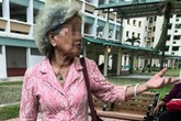 Mẹ già suốt ba năm đi xe buýt mang cơm cho con gái góa chồng Mẹ già suốt ba năm đi xe buýt mang cơm cho con gái góa chồng