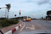Hà Nội: Dựng tóc gáy với hàng loạt xe buýt vượt đèn đỏ Hà Nội: Dựng tóc gáy với hàng loạt xe buýt vượt đèn đỏ