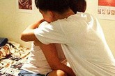 Tra tay vào còng mới ngã ngửa đã 'ăn trái cấm' của 'em chưa 16' Tra tay vào còng mới ngã ngửa đã 'ăn trái cấm' của 'em chưa 16'