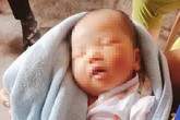 Bé gái 10 ngày tuổi bị bỏ rơi giữa cầu Bé gái 10 ngày tuổi bị bỏ rơi giữa cầu